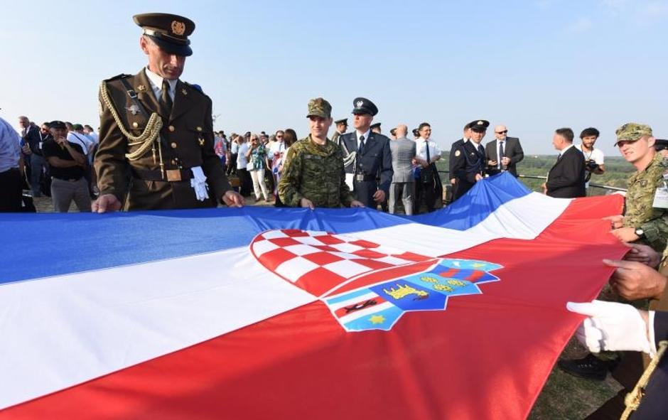 Podizanje zastave na kninskoj tvrđavi | Author: Hrvoje Jelavic (PIXSELL)