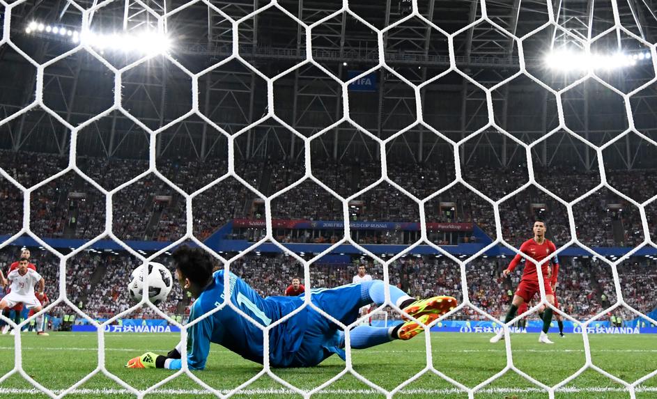 Christiano Ronaldo izvodi penal protiv Irana