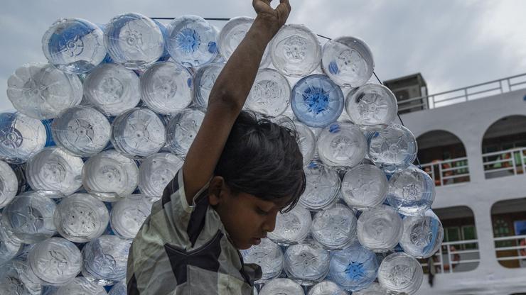 Environmental degradation of Buriganga River in Dhaka