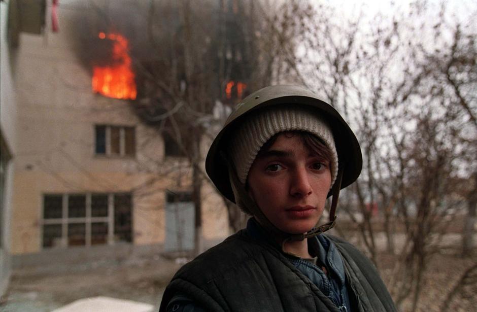 Čečenski dječak u Groznom tijekom Prvog čečenskog rata | Author: Mikhail Evstafiev/Wikipedia