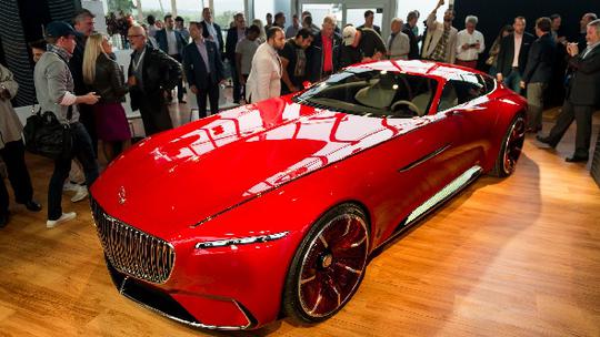 Crveni Mercedes