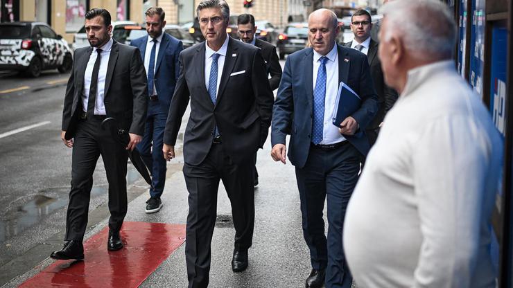 Zagreb: Dolazak članova HDZ-a na zajedničku sjednicu Predsjedništva i Nacionalnog odbora