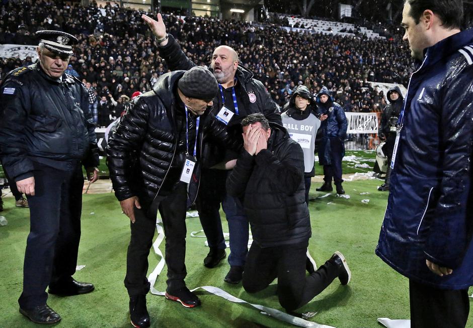 Oscar Garcia, trener Olympiakosa, nakon napada | Author: INTIME/REUTERS/PIXSELL
