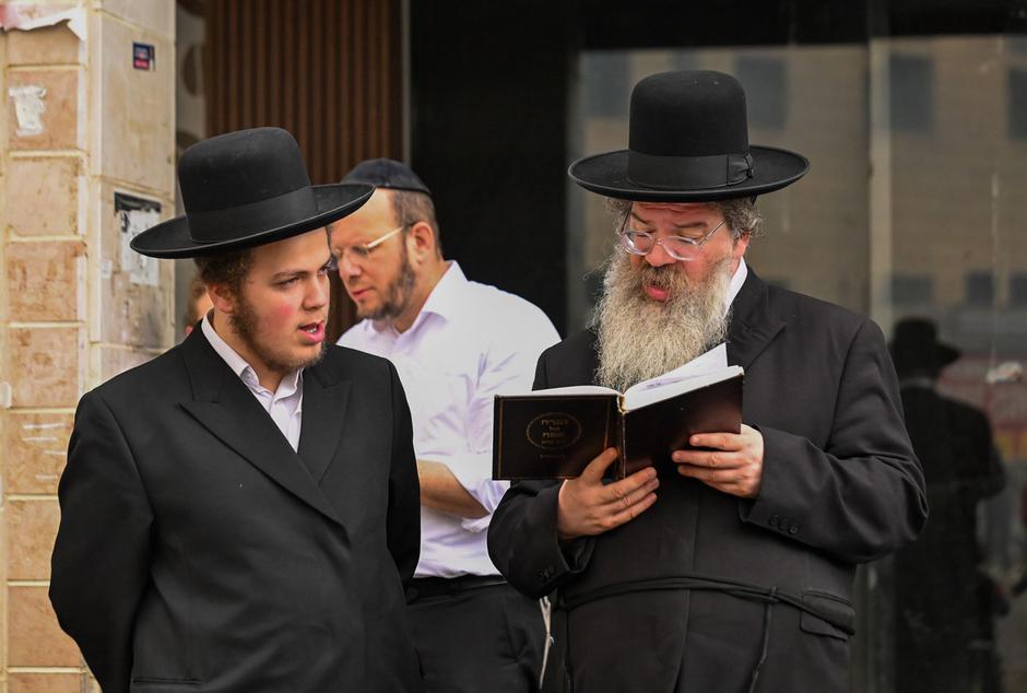Ultra-Orthodox Jews Burn Chametz Ahead Of The Jewish Holiday Of Passover., Bnei Brak, Ramat Gan, Israel - 01 Apr 2026 | Author: Profimedia
