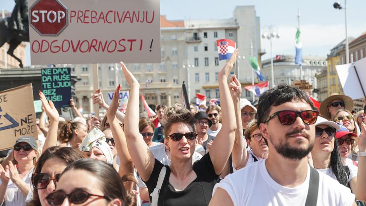 Tisuće prosvjednika preplavile središte Zagreba zbog otpada u Lici
