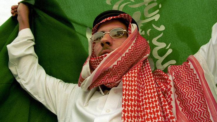 Navijač s zastavom Saudijske Arabije