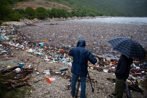 Trstenik: Smeće iz Italije i Albanije zatrpalo plaže poluotoka Pelješca