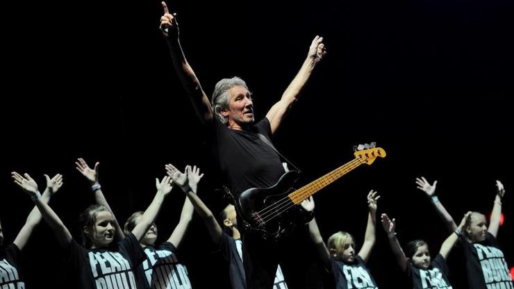 Roger Waters tijekom The Wall turneje 2013. godine