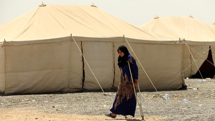 Žena koja je bila pod ISIL-om, sad na štakama
