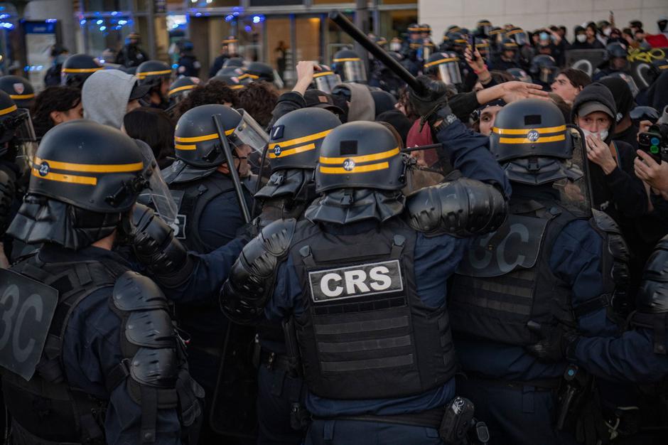 Paris Students and Police face to face | Author: Profimedia