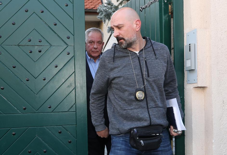 Ivo Sanader u pratnji policije odlazi u zatvor Remetinec