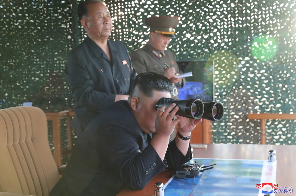 Kim Jong Un nadgledao testiranje balističkih raketa