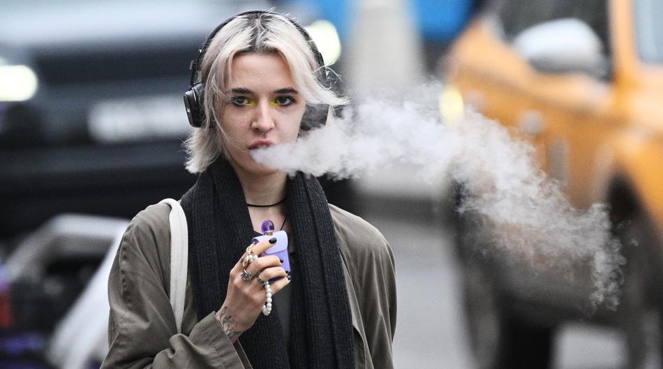 WHO traži zabranu aroma u e-cigaretama. Svake godine više od 4,5 bilijuna opušaka