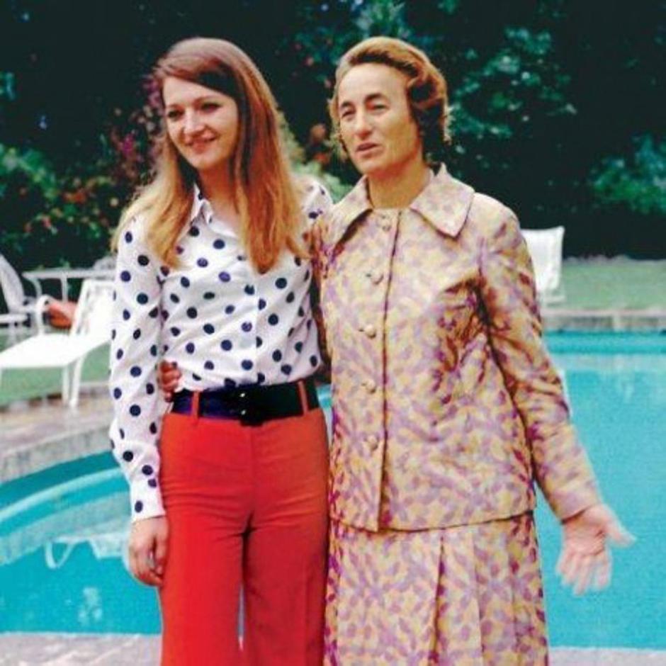 Photograph from 1978 showing Zoia Ceaușescu and her mother Elena Ceaușescu, members of Romania’s political leadership during the late communist period. | Author: 