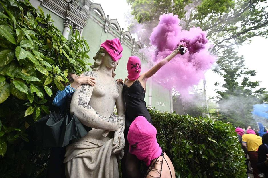 Pussy Riot protests outside the Russian Pavilion at the Venice Biennale | Author: Profimedia