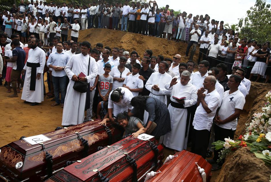 Masovni sprovod ubijenih u napadima u Šri Lanki | Author: ATHIT PERAWONGMETHA/REUTERS/PIXSELL