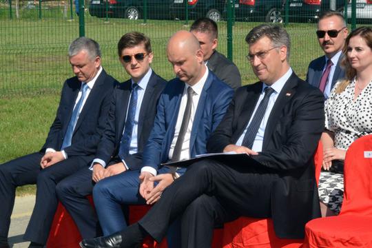 Plenković, Marić i Tolušić u obilasku Vindijine novootvorene farme purana