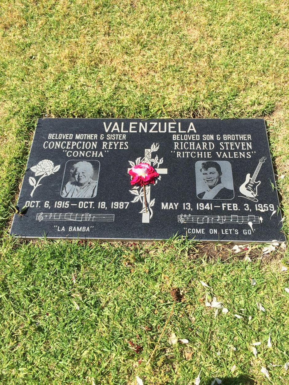 The grave of Ritchie Valens, an American rock and roll star best known for his hit song *La Bamba*, is a site of historical significance. Valens tragically died in a plane crash in 1959 at the age of 17. | Author: 