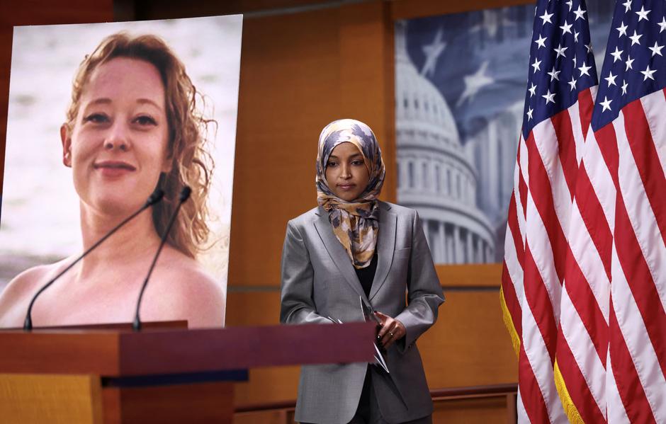 Ilhan Omar speaks to reporters at the Capitol in Washington | Author: Kevin Lamarque