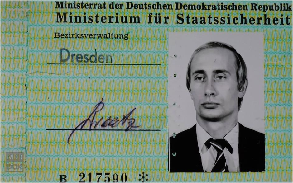 Der Ausweis von Wladimir Wiadimirowitsch Putin zur DDR Zeit - gesendet vom mdr am 01.03.2026 *** The identity card of Vl | Author: Profimedia