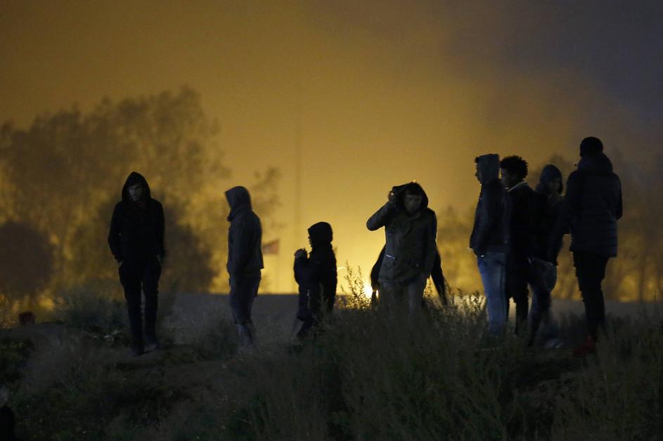 Migranti nakon što su im 2016. spalili naselje Džungla kod Calaisa