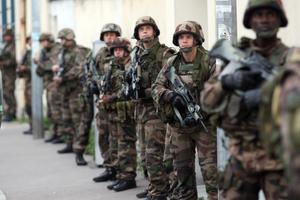 Francuska vojska pod punom spremom u Parizu