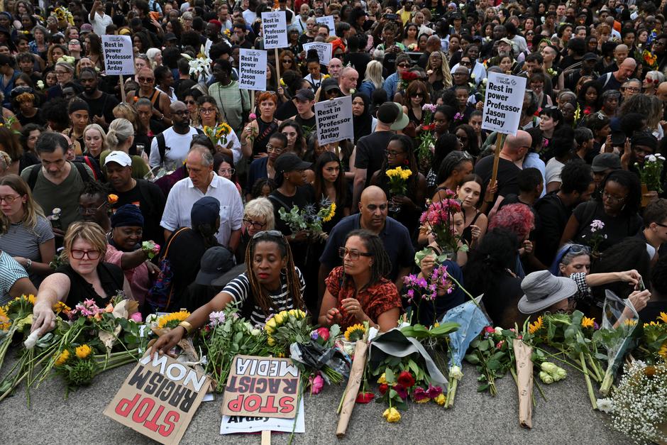 People attend a vigil to remember former Cambridge professor Jason Arday, who died aged 41 on Friday after resigning amid plagirism allegations he denied, in London | Author: CHRIS J RATCLIFFE/REUTERS