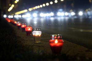 Paljenje svijeća u Ulici grada Vukovara