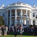 Obame ispred Bijele kuće