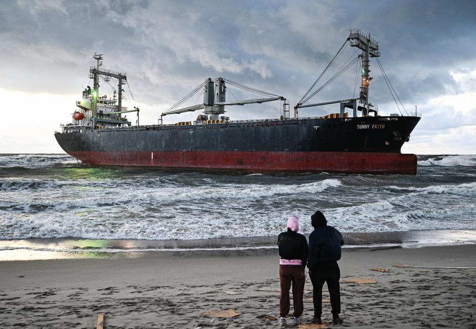 Russia Bahamian Cargo Ship Running Aground | Author: Profimedia