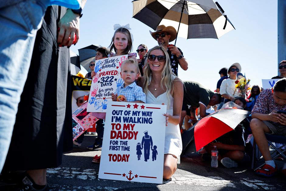 The US Navy Nimitz-class aircraft carrier USS Abraham Lincoln returns home following an extended deployment in the Middle East at Naval Base Coronado in San Diego | Author: Mike Blake