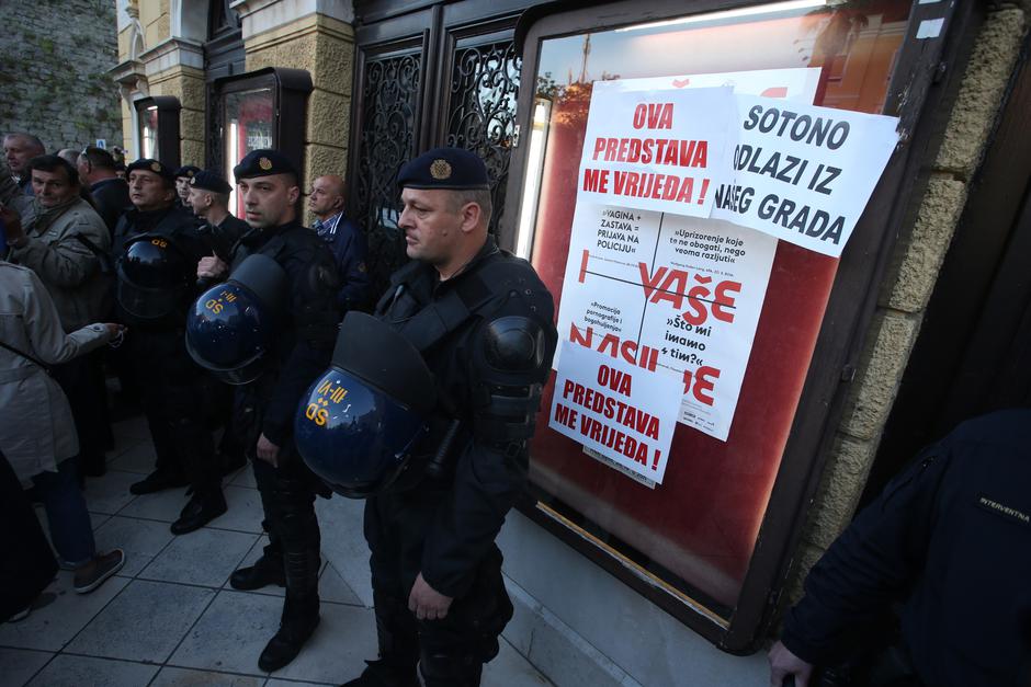Ogorčeni građani Splita prosvjeduju protiv prikazivanja predstave Olivera Frljića | Author: Ivo Cagalj (PIXSELL)