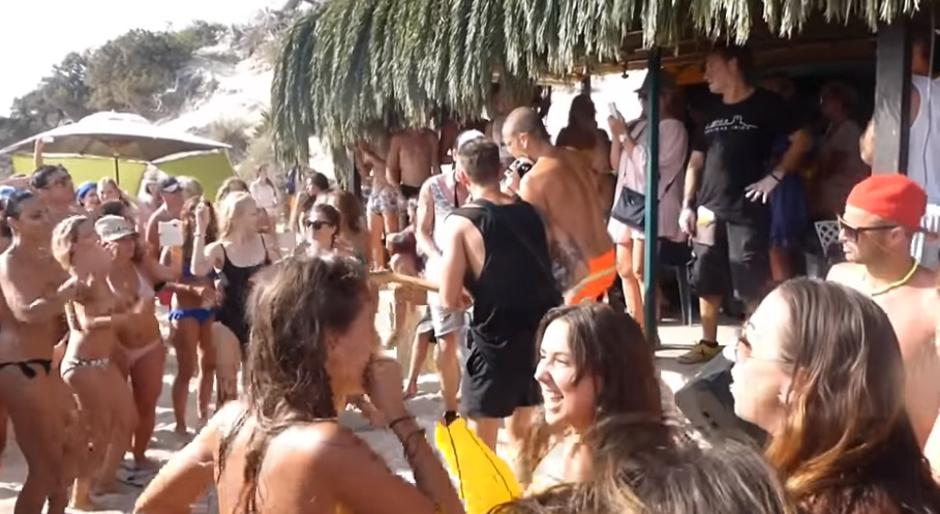 Partijanje u klubovima na plaži u Ibizi | Author: Screenshot/Youtube