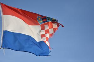 Poderana hrvatska zastava
