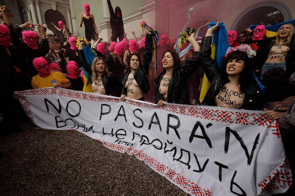 Pussy Riot protests outside the Russian Pavilion at the Venice Biennale | Author: Profimedia
