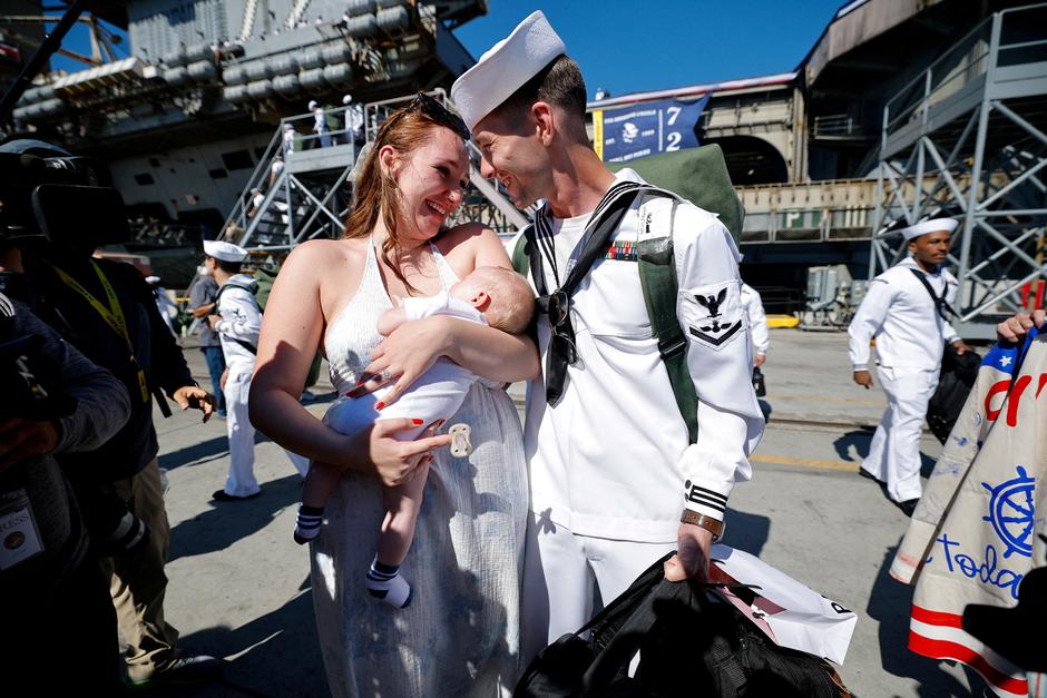 The US Navy Nimitz-class aircraft carrier USS Abraham Lincoln returns home following an extended deployment in the Middle East at Naval Base Coronado in San Diego | Author: Mike Blake