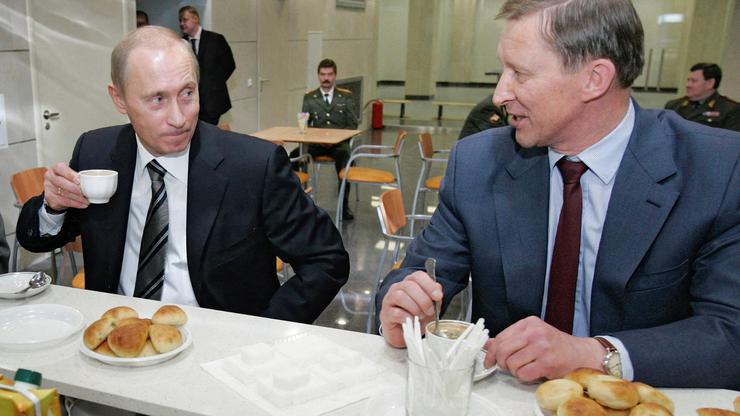 FILE PHOTO: Russian President Putin and Defence Minister Ivanov have coffee in Moscow