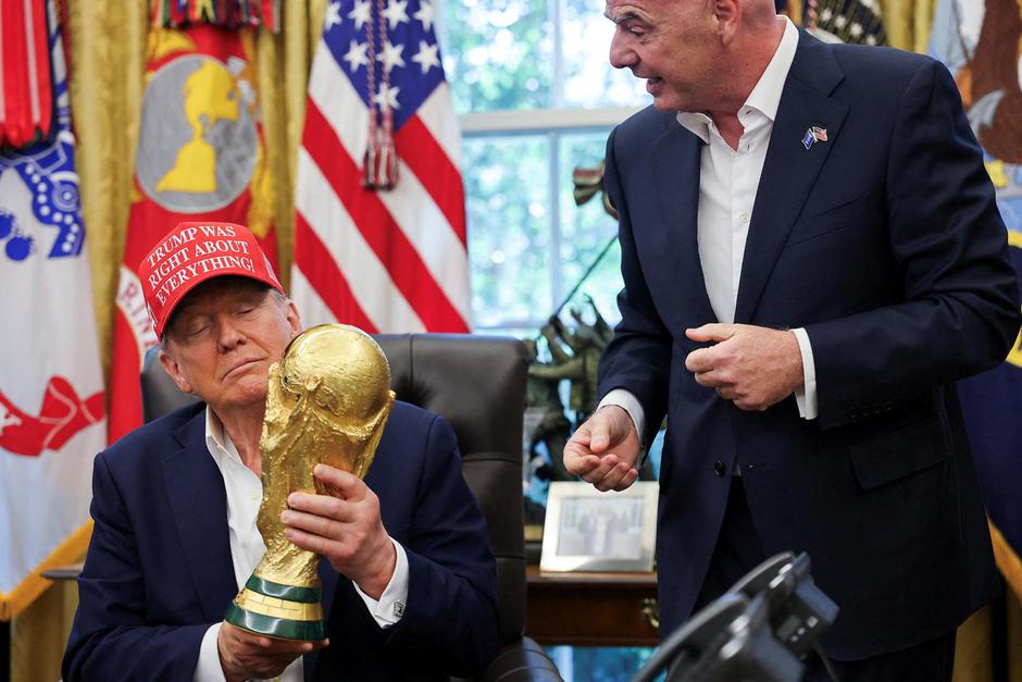 FILE PHOTO: U.S. President Trump makes an announcement on 2026 FIFA World Cup, at the White House | Author: JONATHAN ERNST/REUTERS