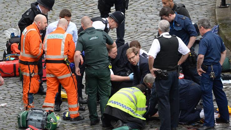 Dvije osobe upucane ispred britanskog parlamenta