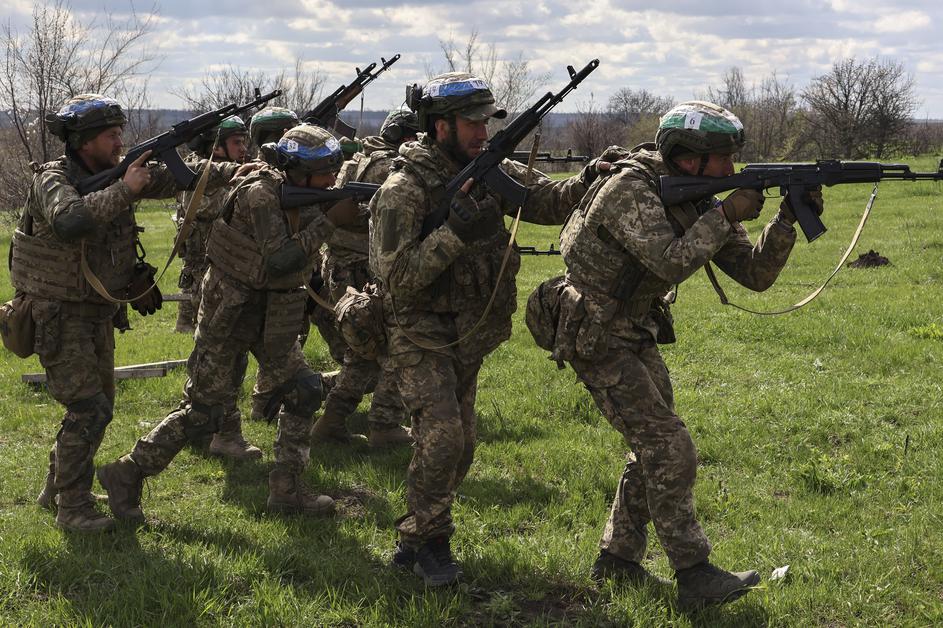 Ukrainian servicemen hold position in the Zaporizhzhia region