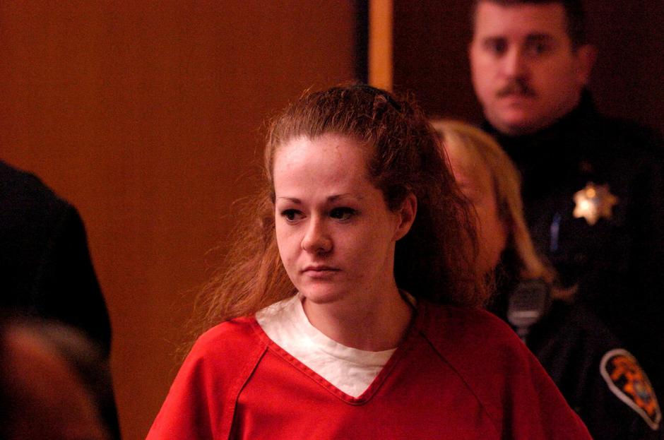 Christa Pike enters a Knox County Criminal Court | Author: J. Miles Cary