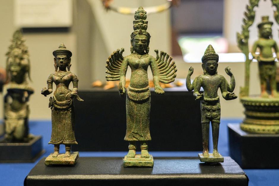 Artefacts returned to Cambodia | Author: Soveit Yarn/REUTERS