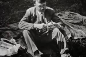 Hitler guli jabuku