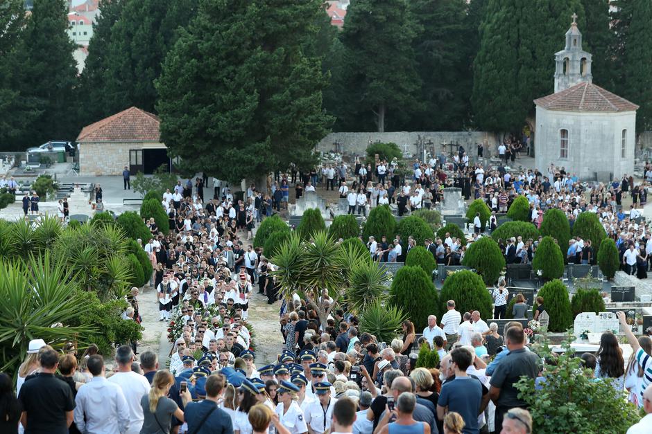 Ispraćaj Olivera Dragojevića na vječni počinak na groblju sv. Roka | Author: Sanjin Strukić (PIXSELL)
