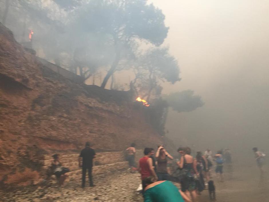 Požar u Ateni, na plaži Kokkino Limanaki Rafina | Author: Kalogerikos Nikos