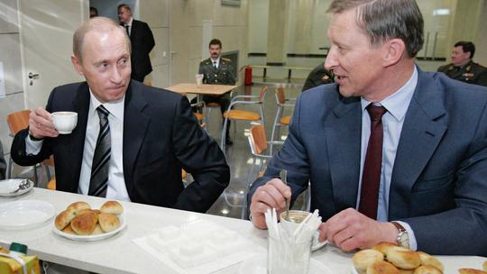 FILE PHOTO: Russian President Putin and Defence Minister Ivanov have coffee in Moscow