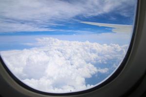 Pogled kroz prozor zrakoplova