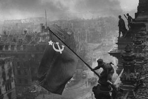 Podizanje zastave iznad Reichstaga