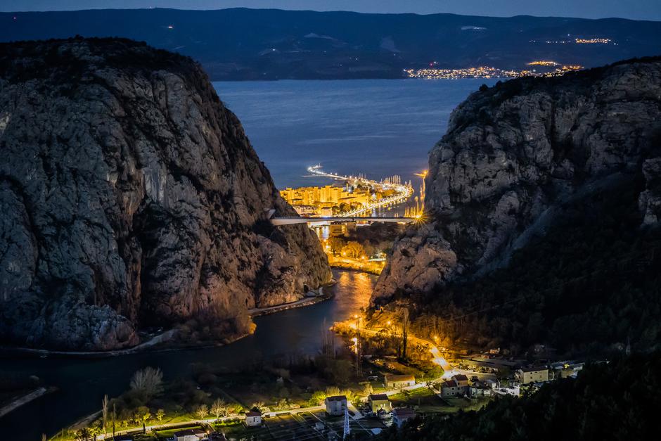 Omiš:  Noćne vizure novog mosta preko Cetine | Author: Zvonimir Barisin/PIXSELL