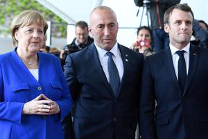 Angela Merkel i Ramush Haradinaj i Emmanuel Macron